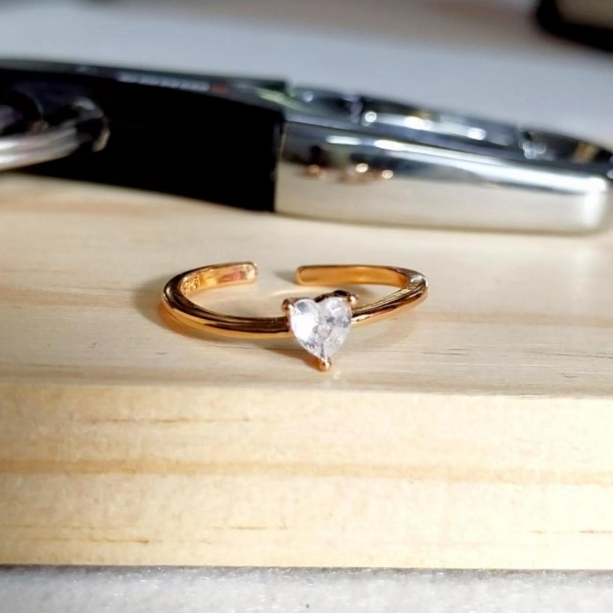 Exquisite V-shaped Zirconia Diamond Ring For Index Finger_voghion.com