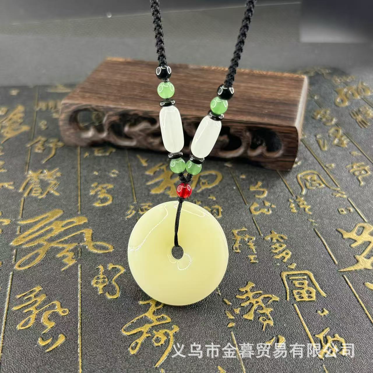 Manufacturer wholesale imitation jade peace buckle pendant, ethnic style green peace buckle long sweater chain necklace manufacturer wholesale
