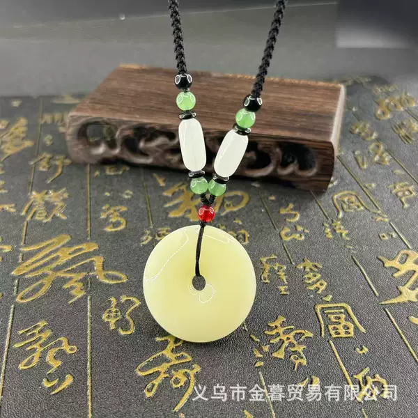 Manufacturer wholesale imitation jade peace buckle pendant, ethnic style green peace buckle long sweater chain necklace manufacturer wholesale