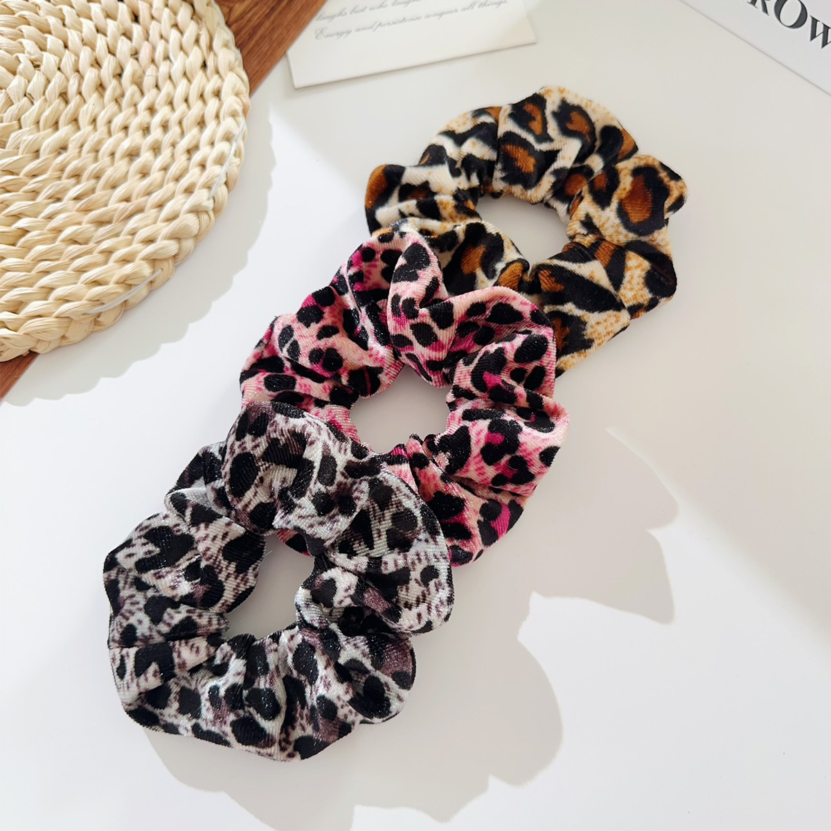 15g Weight Hair Tie Hair Accessories Type 1 Piece Quantity Flannel Material Leopard Pattern Autumn&Winter Season Women's Gender Vintage Style Style Autumn Winter Plaid Velvet Large Elastic Hair Band High Elasticity Hair Tail Hair Band Velvet Hair Accessories 3