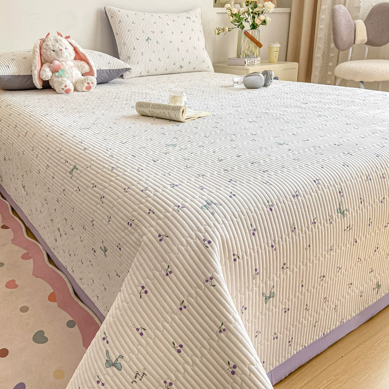 Новый трикотажный двухслойный стеганый покрывало с принтом, комплект из трех предметов для домашнего постельного белья, мягкие и удобные простыни, простые и универсальные.