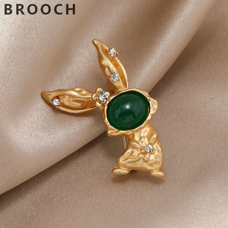 Medieval Enamel Rabbit Brooch Niche High-End High-End Retro Corsage Temperament Pin Clothing Accessories Wholesale for Women