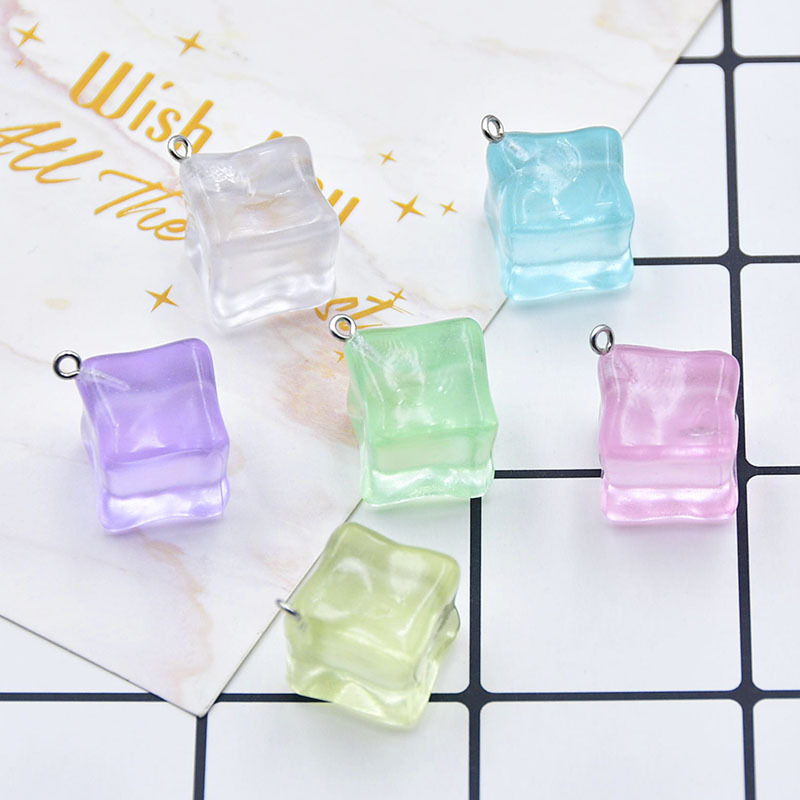 Acrylic realistic transparent three dimensional ice cubes