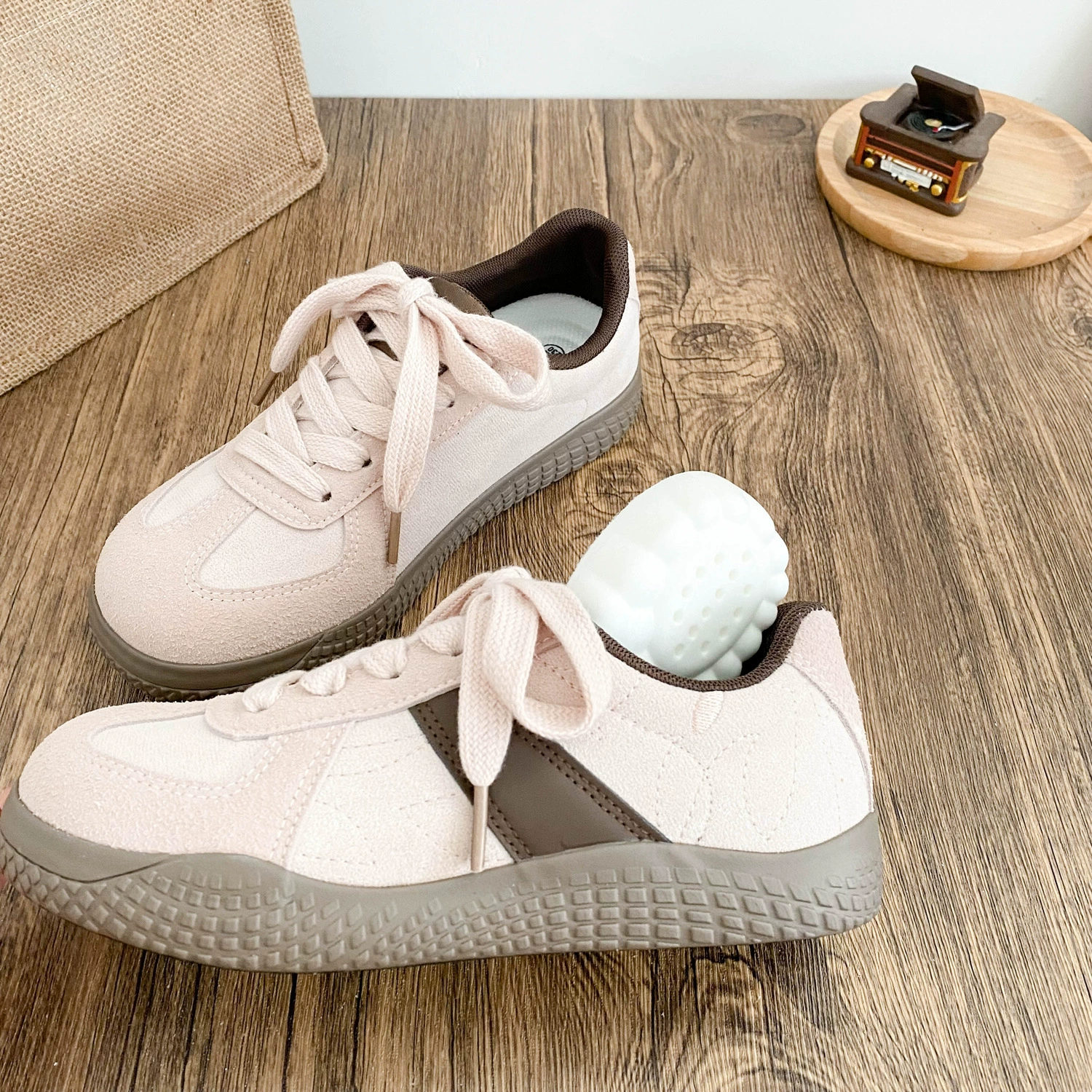 BE-6798 latex insole/mango head thick bottom plate shoes women's shoes niche flat bottom 2024 new Ins German training shoes