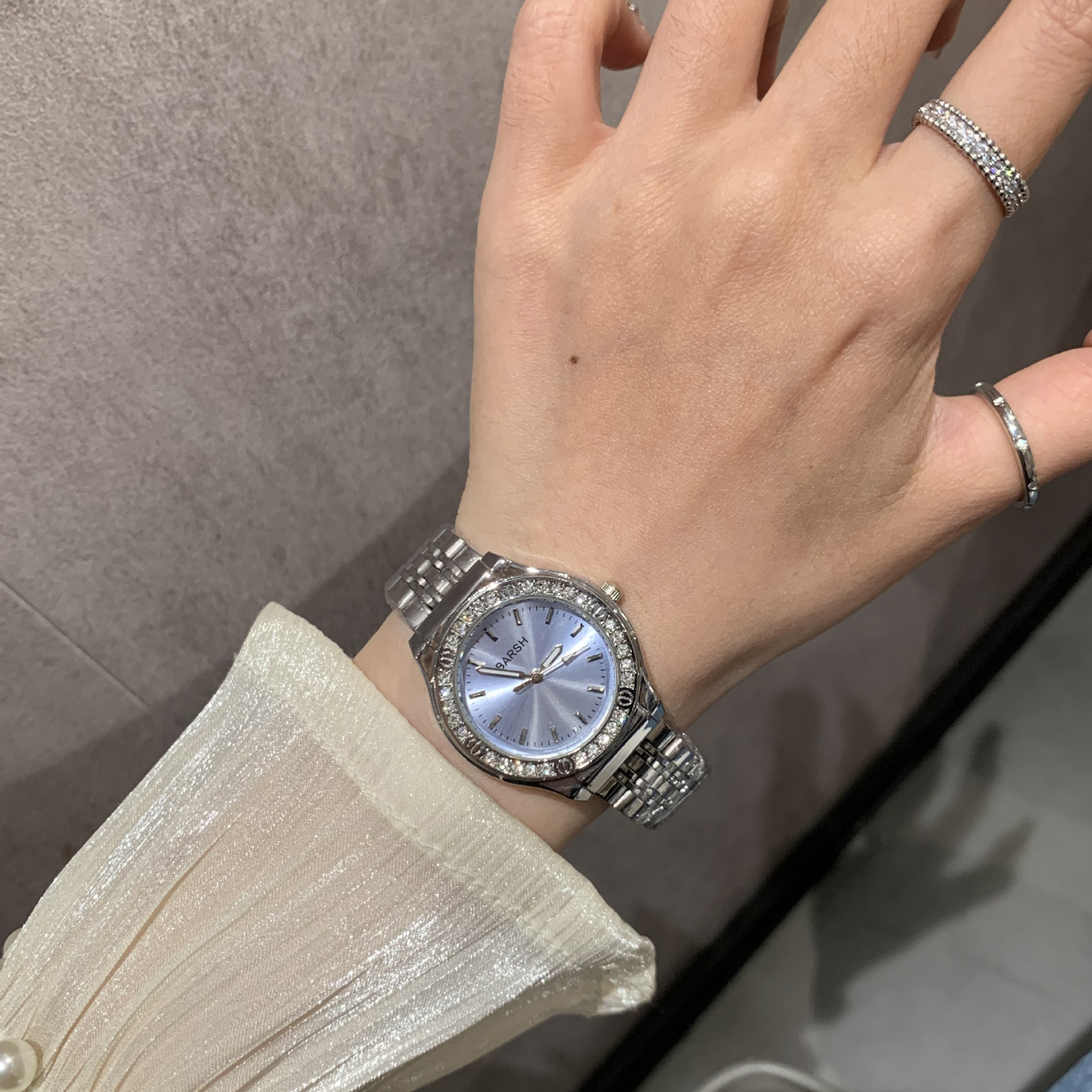 New Minimalist Elegant Lightweight Luxury Fashion Women's Watch with Diamond-Embedded Steel Band High-Grade Appearance Direct Factory Sales Hot-Selling Model