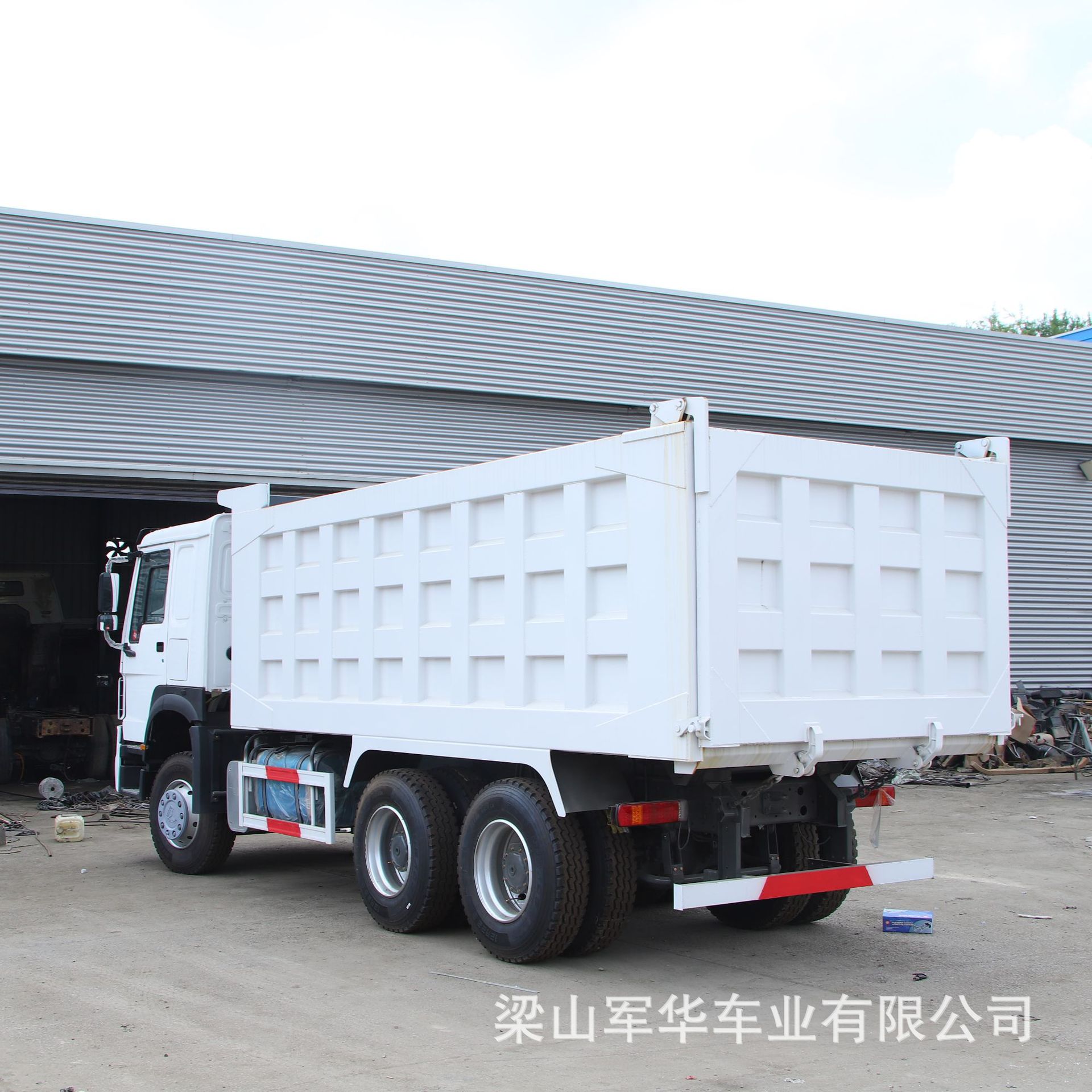Export model: Sinotruk HOWO 6x4 dump truck, HOWO/dump truck, 375 horsepower sand and gravel transport vehicle