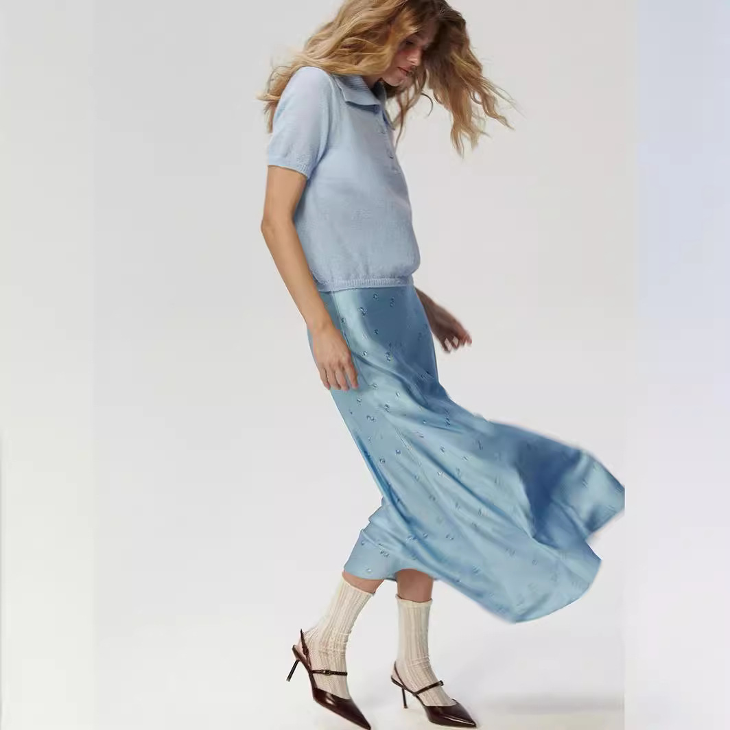 Robe midi imprimée pour le printemps été 2024, avec un nouveau tempérament d'imprimé floral et une jupe taille haute suspendue_voghion.com