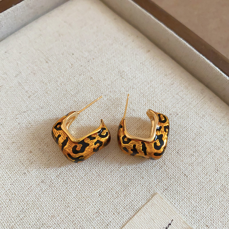 Boucles d'oreilles à clous géométriques à imprimé léopard en or véritable plaqué or haut de gamme, boucles d'oreilles rétro, boucles d'oreilles à la mode et au tempérament_voghion.com