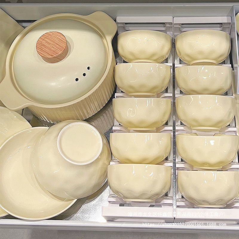 Cream-Style Bowl and Dish Set for Home Use, Ceramic Tableware with High Aesthetic Value, Simple Bowl and Plate Combination for Housewarming, New Home Plates, Bowls, and Chopsticks