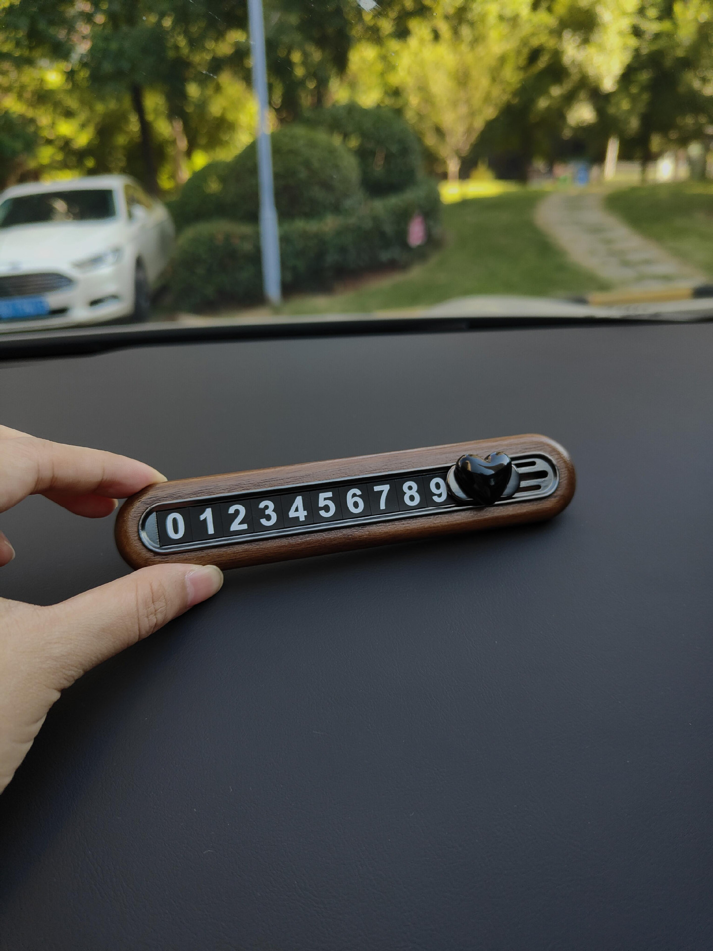 Car interior accessory: walnut wood heart-shaped temporary parking license plate, hidden type, high-quality feel