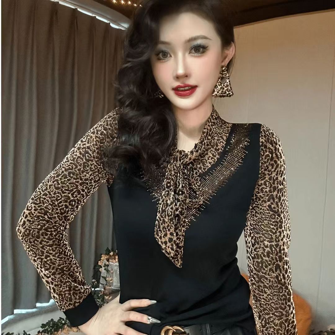 2025秋季新款圆领豹纹领结洋气显瘦减龄时尚重工烫钻长袖打底衫女