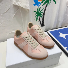 在庫あり 2025 ドイツのトレーニングシューズ、新しいスタイル、カジュアル、快適、多用途、通勤、柔らかいラバーソールのフラットシューズ、男性と女性のカップルシューズ