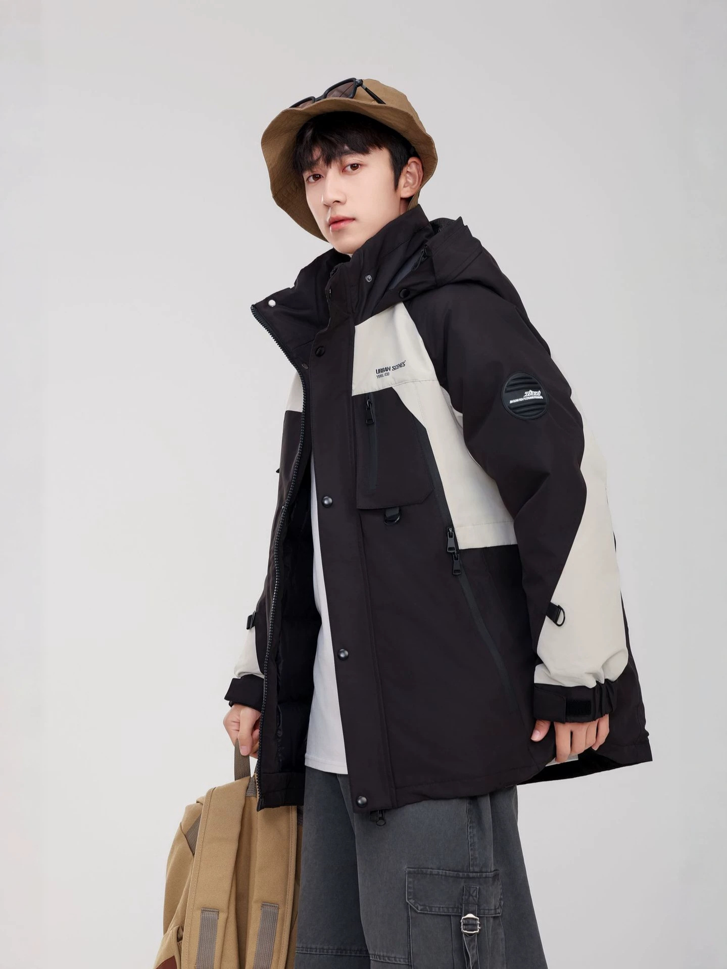 Winter windproof keep warm travel down jacket for leisure