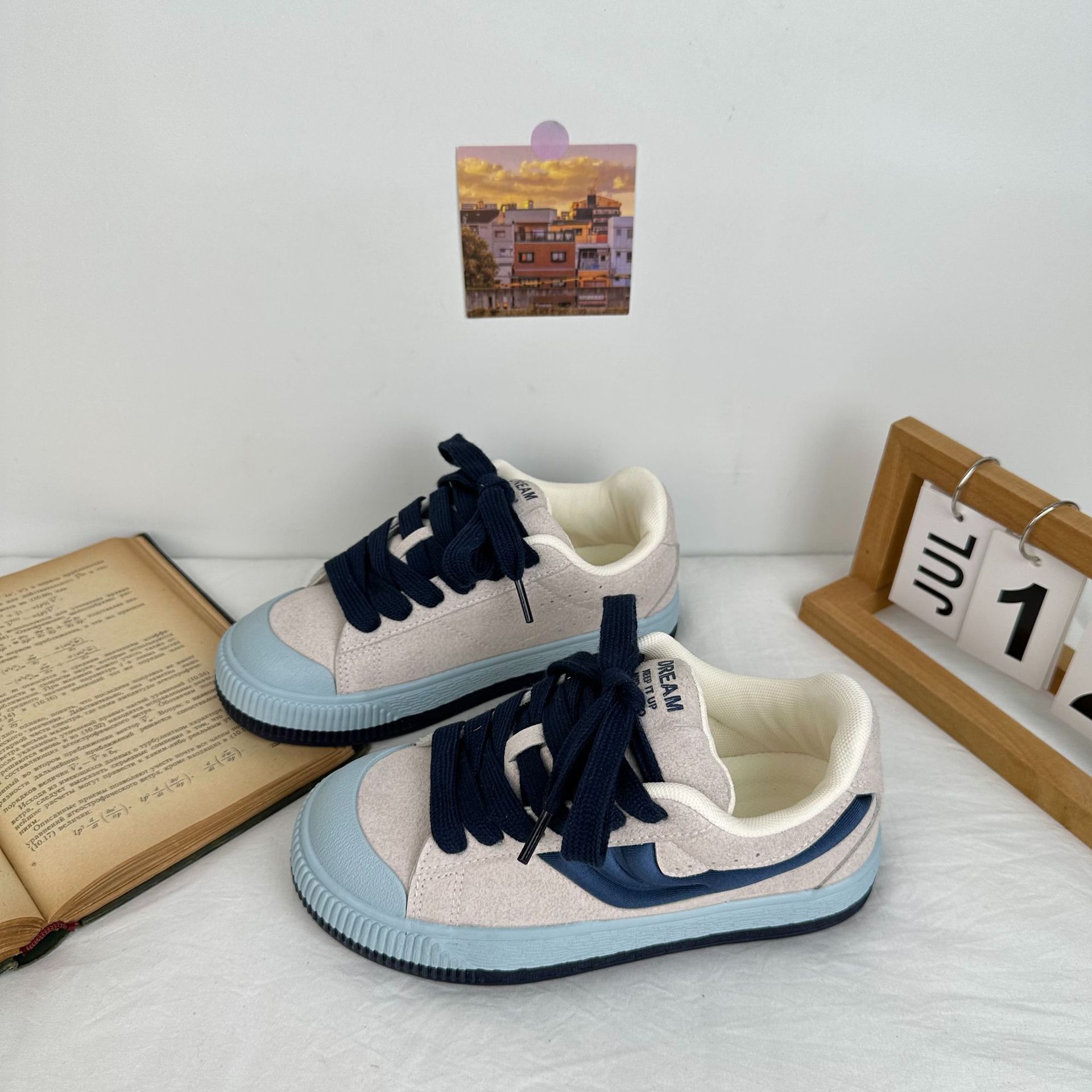 Yuanbo 2025 primavera nuevos zapatos de tabla bajos estilo coreano salvaje estilo universitario zapatos de lona casuales estilo Hong Kong zapatos de mujer image 3