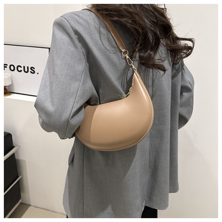 197g Weight Synthetic Leather Lining Material Sewing Thread Fashion Element Zipper Closure Type Single Shoulder Strap Strap Type Shoulder Bag Bags Type Daily Occasion Pu Leather Material Solid Color Pattern All Seasons Season Women's Gender Streetwear Style Square Shape Small Size Women's Small Pu Leather Solid Color Streetwear Sewing Thread Square Zipper Shoulder Bag 25