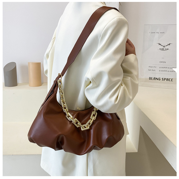 New Casual One-shoulder Underarm Wide Chain Cloud Shaped Fold Bag Wholesale Nihaojewelry display picture 9