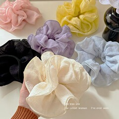 特大の優しいパープルのヘアゴム、フェミニンなローポニーテールヘアゴム、高級感のある太めのヘアゴム