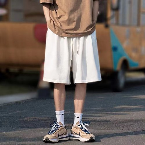 Five-Quarter Pants: Youthful Spring/Fall Casual Wear for Men – Simple, Loose-Fit Design from a Trendy Streetwear Brand