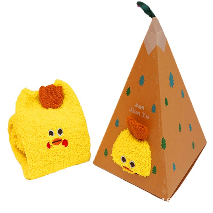 Otoño e Invierno nuevos calcetines de terciopelo de coral de invierno engrosada tridimensional de dibujos animados bordados piso calcetines de Navidad media Casa De terciopelo Calcetines