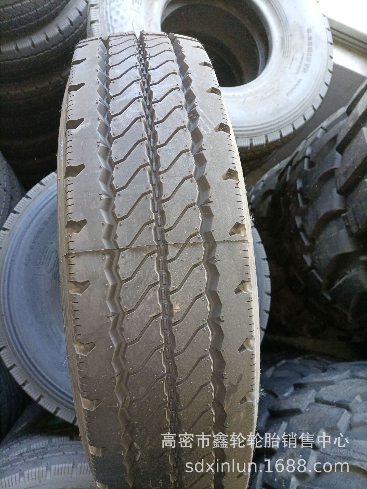 供应子午线载重汽车轮胎 8.25R15 9.00/10.00R20