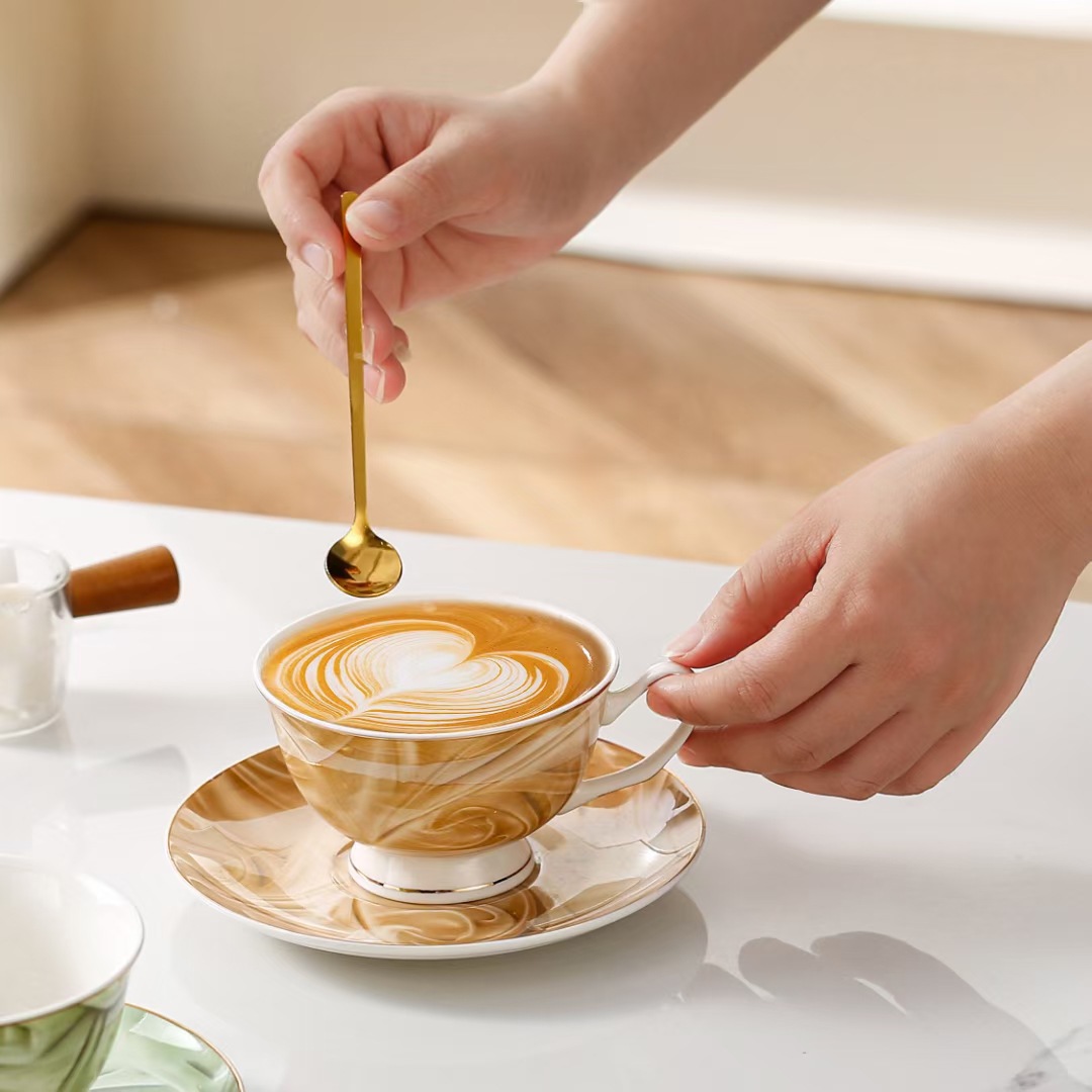 Taza de café de estilo nórdico de lujo de cerámica personalizada, taza de té de la tarde, combinación de tazas de regalo de mano de alto valor, taza de comercio exterior