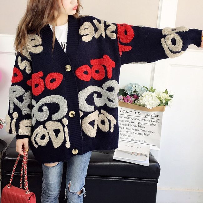 2023 primavera y otoño nuevo abrigo de mujer suelta estilo perezoso carta con cuello en V de longitud media de un solo pecho cardigan de punto para las mujeres