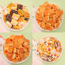 可爱动物曲奇饼干面包卡通食玩树脂饰品趣味文创盲袋材料跨境批发