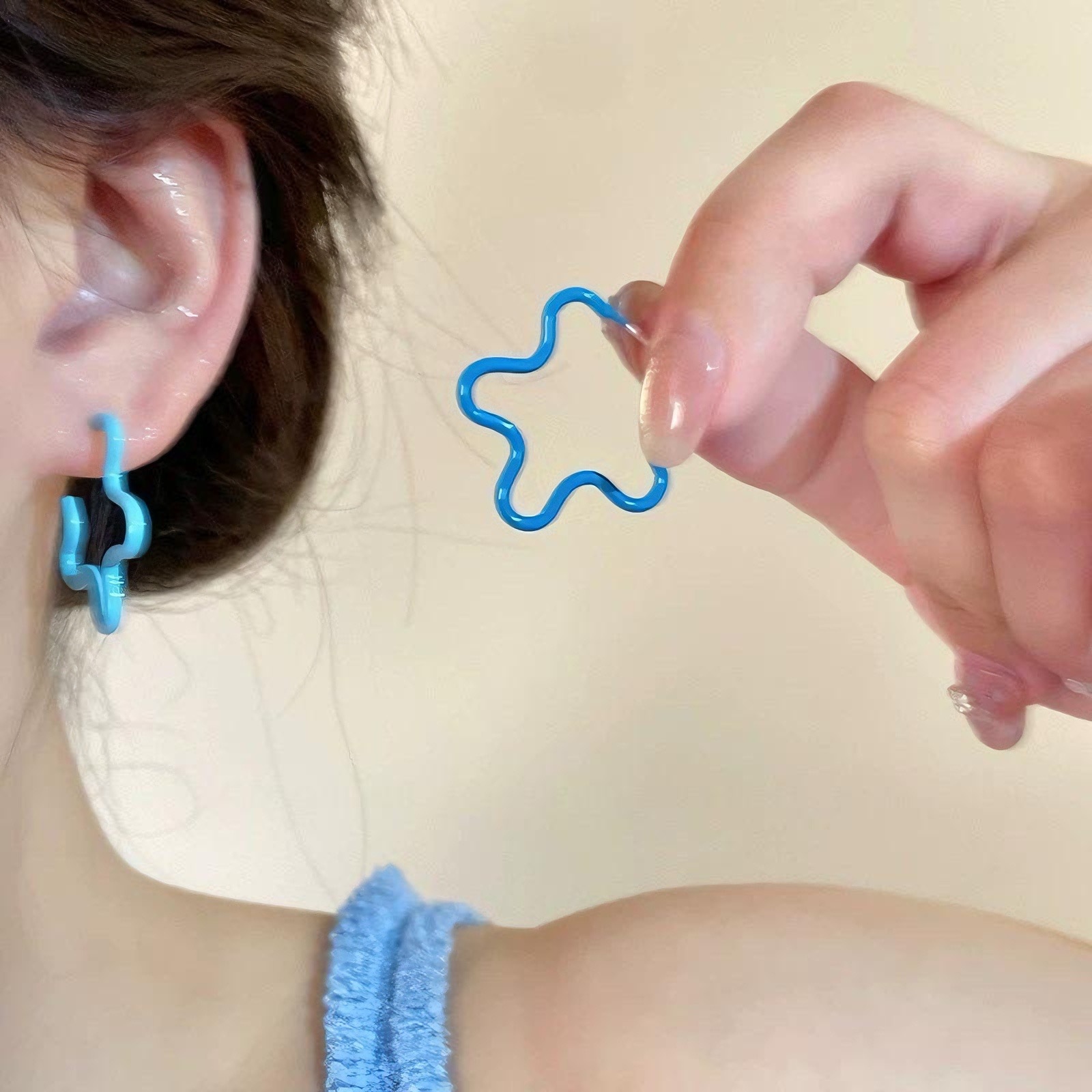 Hermosos pendientes de flores azules para mujeres verano estilo de diseño costera pendientes de dopamina de alto nivel nicho exquisitos pendientes