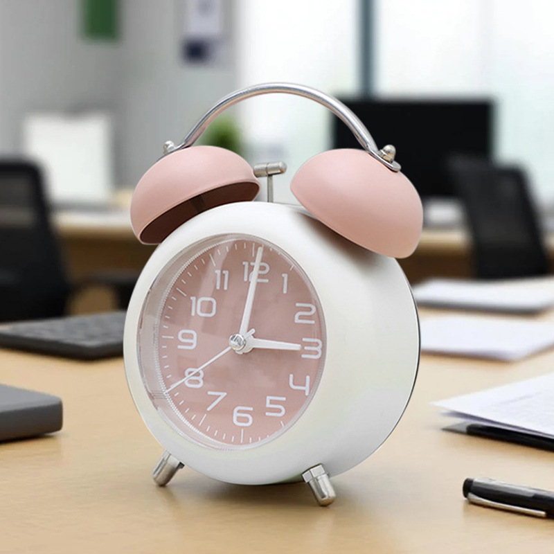 Reloj Despertador Retro – Campana Grande con Luz Nocturna y Diseño Silencioso