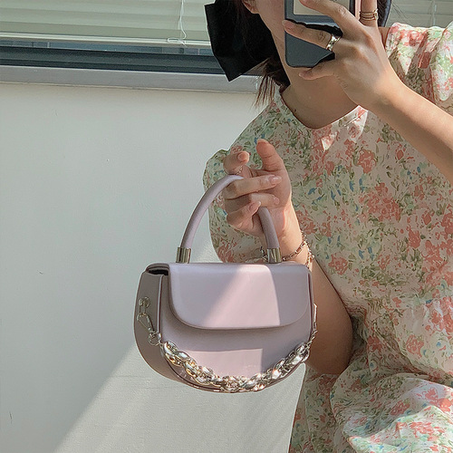 2024 summer new style clamshell saddle bag for women, niche design, stylish chain bag, crossbody small square bag for women