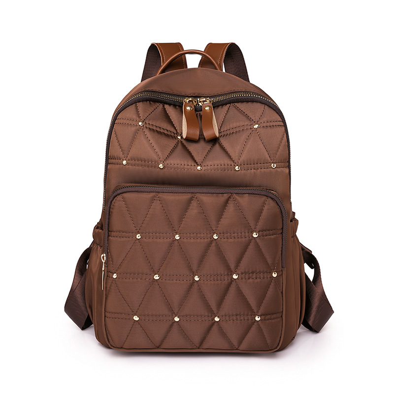 2023 nueva mochila casual para mujer de nailon moda simple y ligera remache mochila de viaje mochila escolar al por mayor