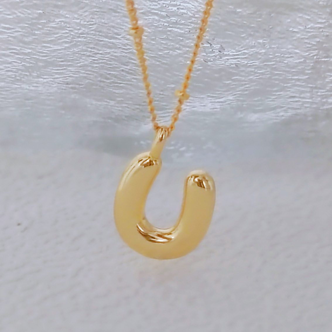 Transfronterizo Amazon venta caliente cobre chapado 18k oro real 26 letras inglesas collar colgante linda cadena de clavícula hip-hop