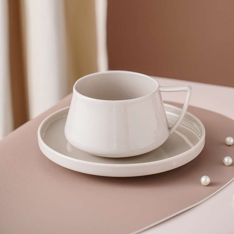 Cerámica ins Oficina En Casa taza de té la tarde color sólido Garland oreja colgando creativo simple traje café y platillo