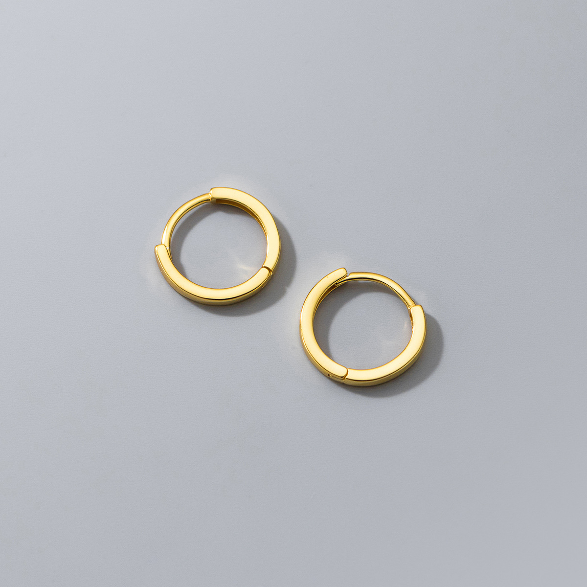 Eloch s925 plata corta de verano orejas redondas coreanas simple dulce geometría orejas de mujer M01425