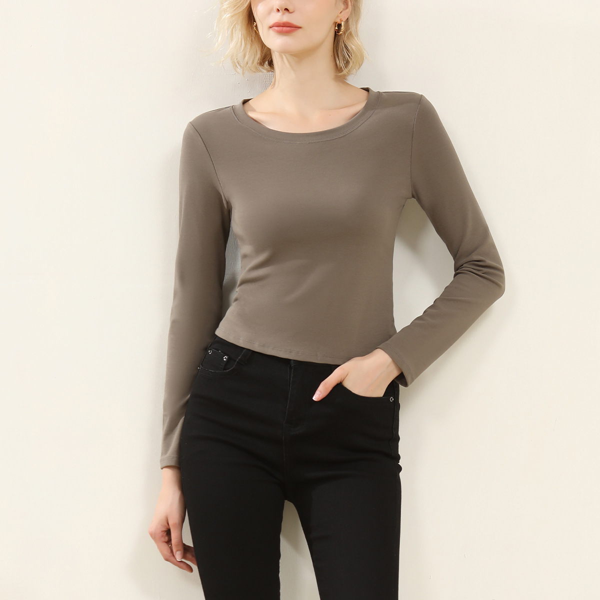 Ropa de Otoño e Invierno para mujer nueva camisa de fondo estilo coreano Cuello redondo para mujer Slim fit adelgazamiento color sólido Algodón elástico desgaste exterior interior superior