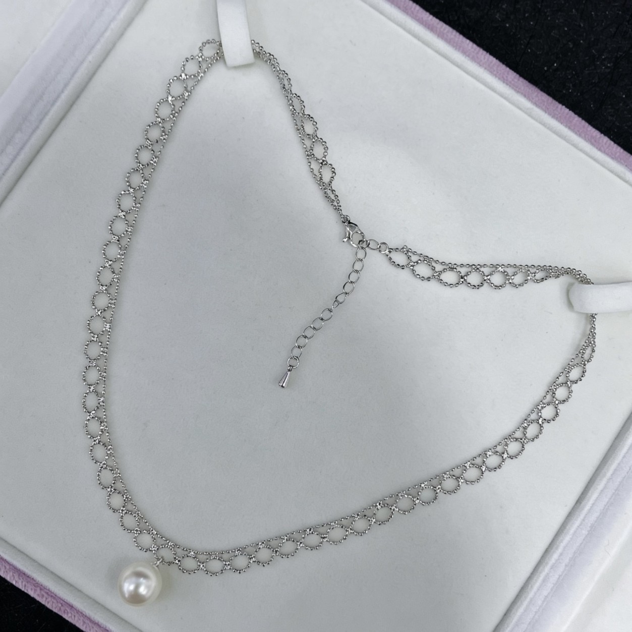 New vintage lace natural pearl necklace, versatile and stylish pendant necklace, exquisite high-end collarbone chain
