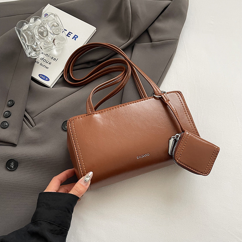 Korean Niche Underarm Bag For Women 2025 New Trendy Retro Handheld Bowling Bag Simple Shoulder Commuter Bag - Thumbnail 7