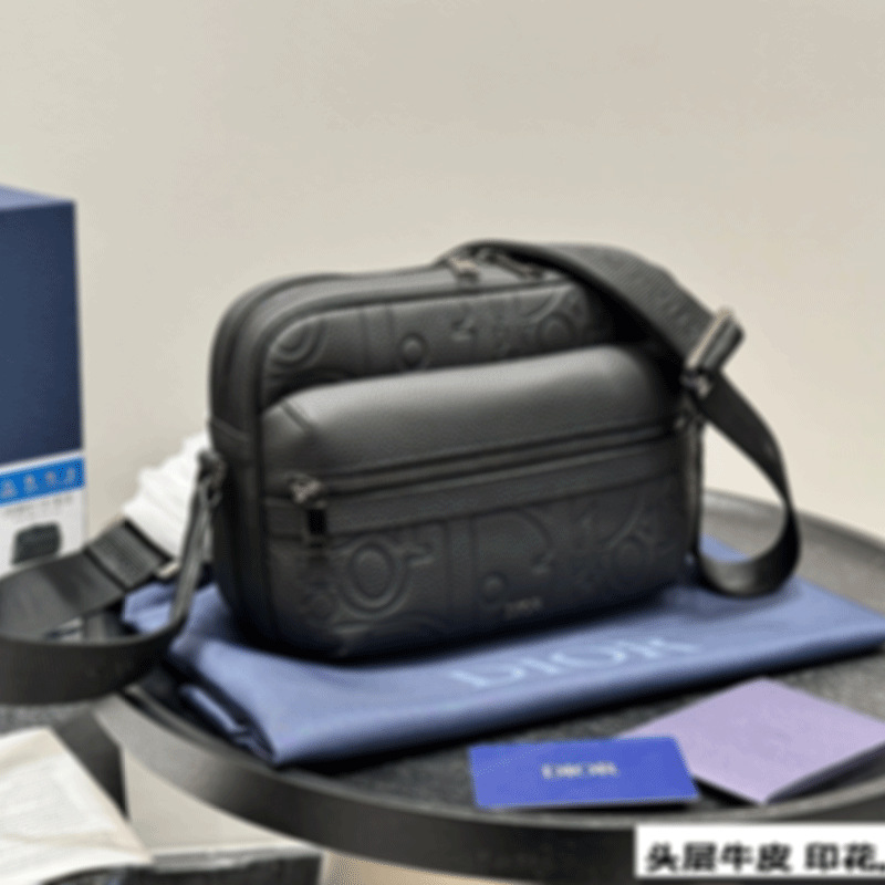 エンボス加工のカメラバッグ、底部の長さ22cm / ギフトボックス包装