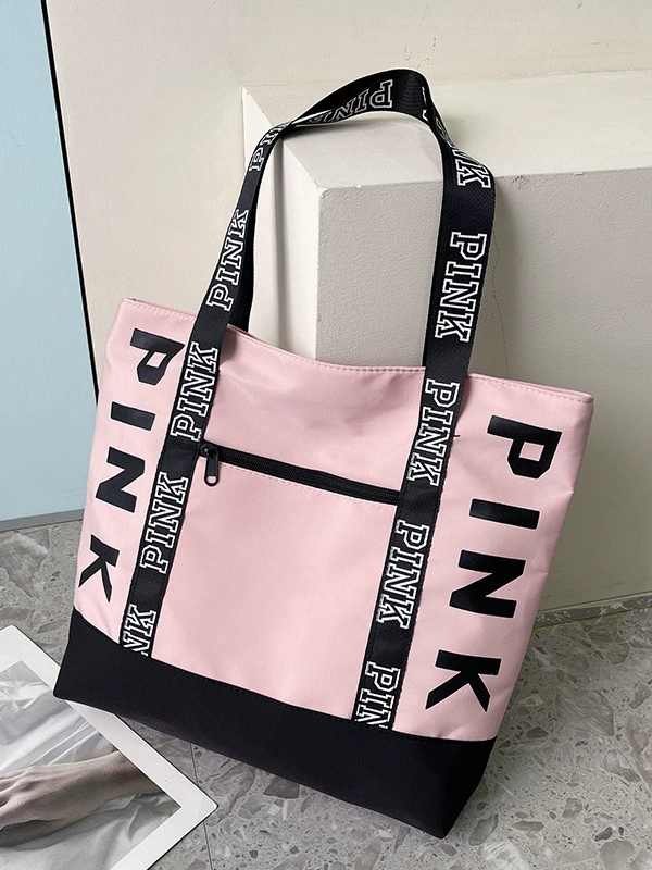 Fashionable capacious one-shoulder bag for traveling