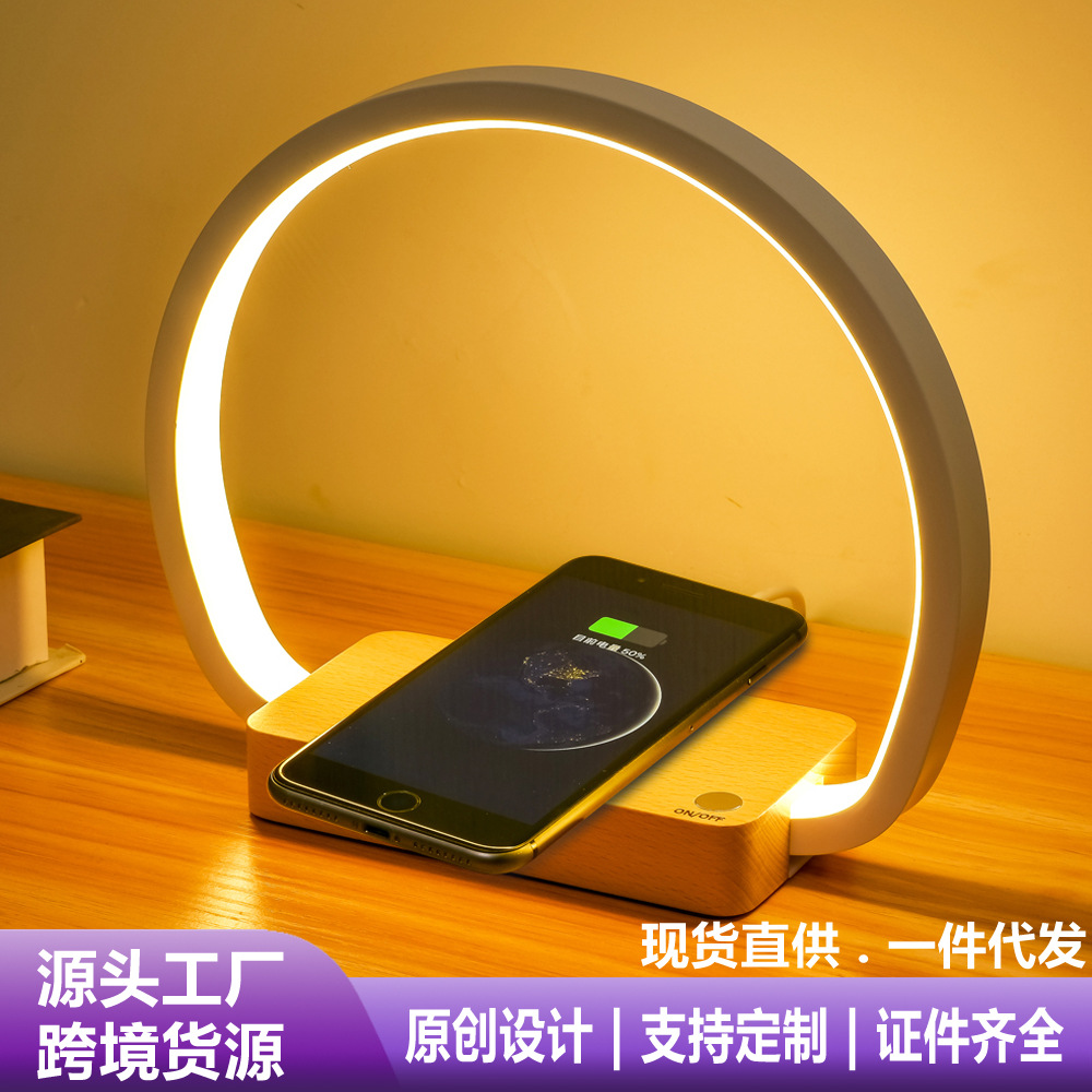 2023 transfronteriza de comercio electrónico Amazon 10W inalámbrico de carga rápida táctil luz de la noche de madera maciza dormitorio lámpara de mesa de noche