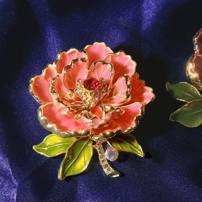 Enamel Peony Flower High-end Brooch Women's High-end Light Luxury Corsage Accessories Pin Tight Waist Buckle Clothing Accessories (Yaxa sancaqları) - x0589-pink