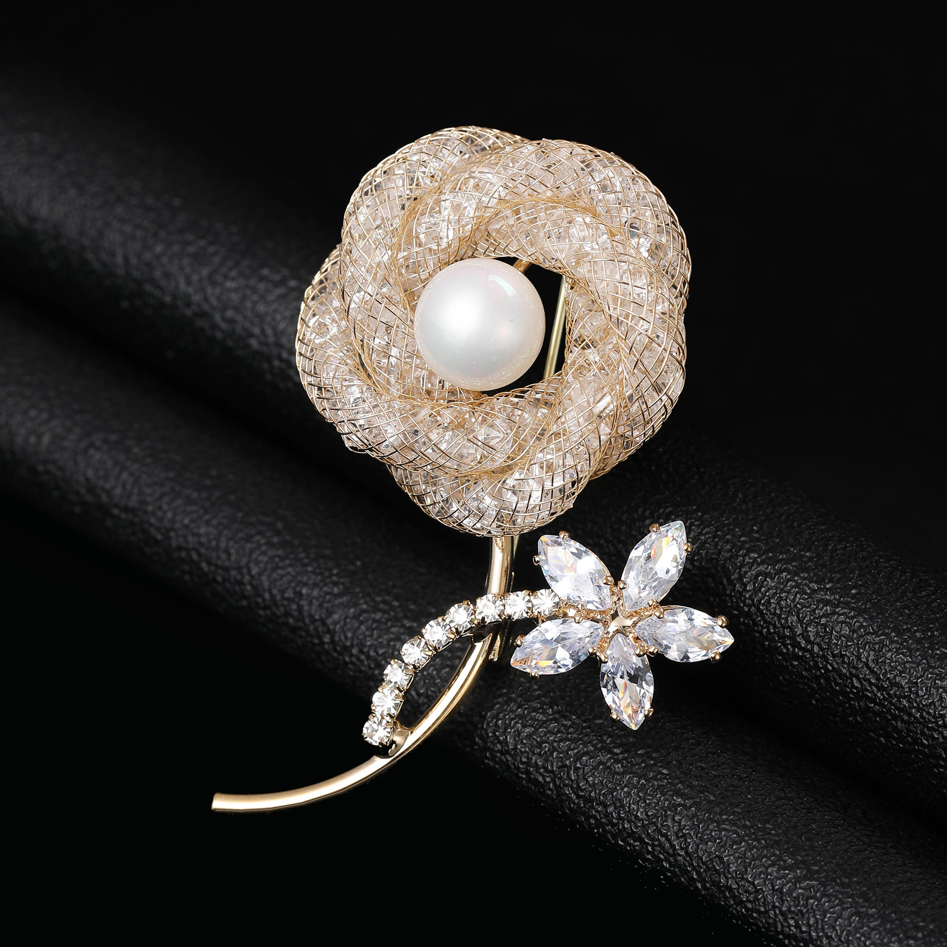 All Seasons Season Elegant Pin Flower Alloy Artificial Pearls Rhinestones Women's Brooches