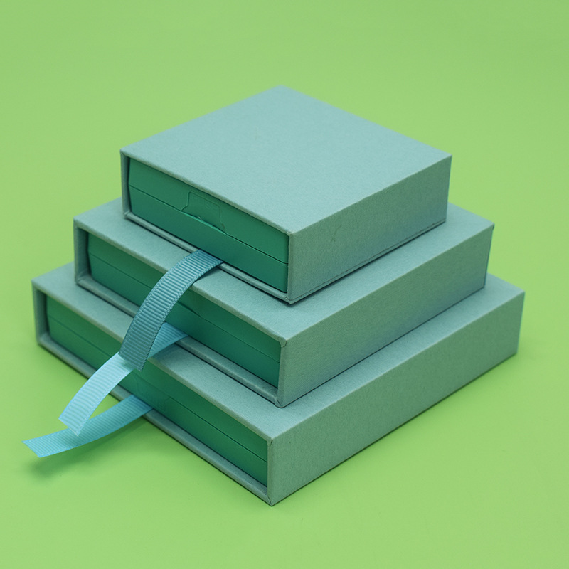 Light green (with the same color box);7*7*2CM