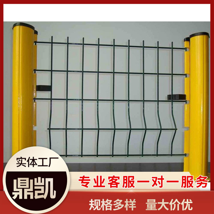 桃柱形护栏网厂家防护隔离高速公路护栏网 养殖果园护栏网