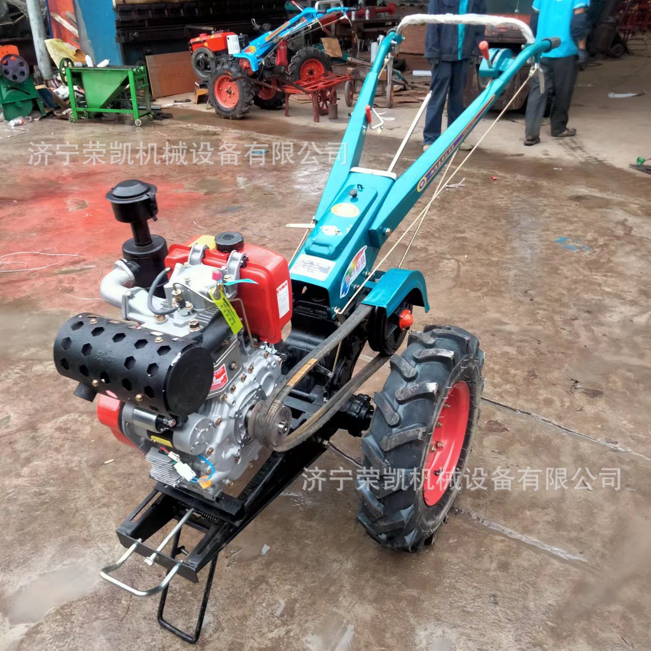 水旱田汽油动力手扶拖拉机多功能旋耕打田微耕机12马力两驱手扶车