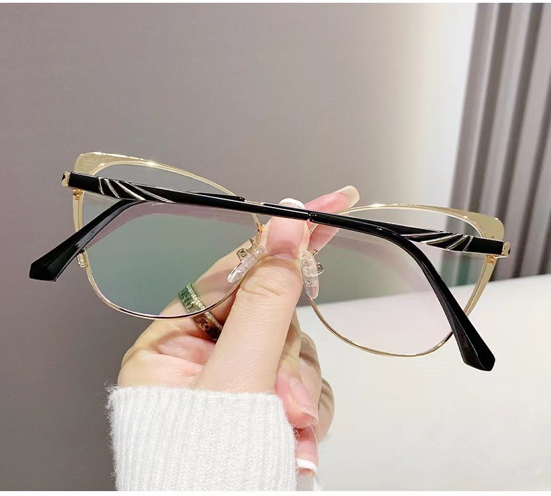H 7151 Cat Eye Glasses - Trendy Look