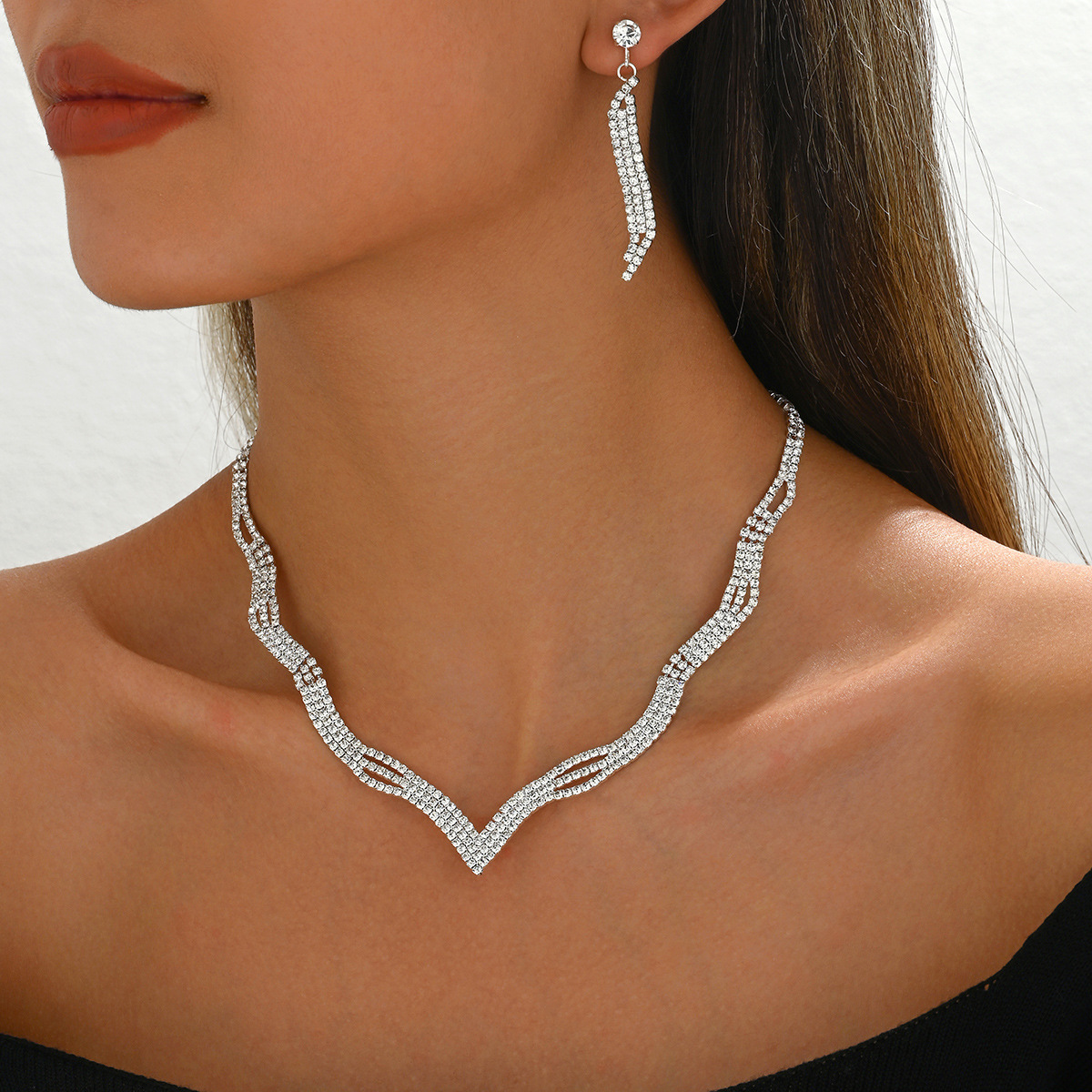 Nuevos productos de joyería de novia collar al por mayor Europa y América tres piezas conjunto de joyería de garra de diamante conjunto de suministro de comercio electrónico al por mayor