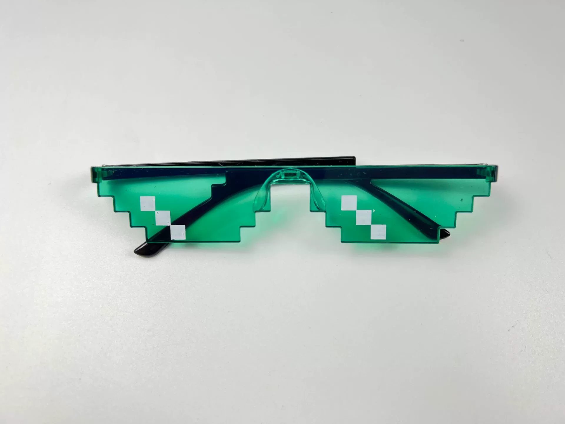 Солнечные очки Pixel/mosaic, легкие новаторские очки, готовые к оптовой продаже, различные стили