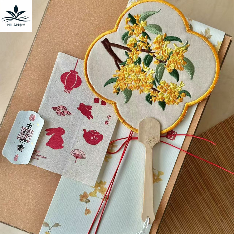Regalos del Festival del Medio Otoño nuevos grupos bordados chinos materiales de embalaje floral Fan Decoración DIY pequeños ventiladores al por mayor