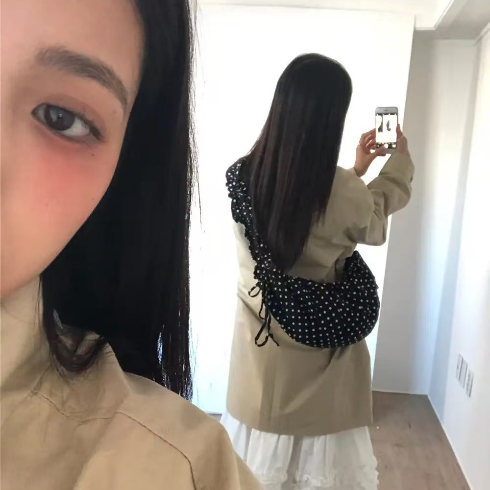 2025 Korean Style Black And White Polka Dot Pleated Lace Drawstring Crossbody Bag Nylon Versatile Commuter Dumpling Bag For Women - Thumbnail 2